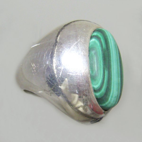 (r1064)Silver ring with oval stone.